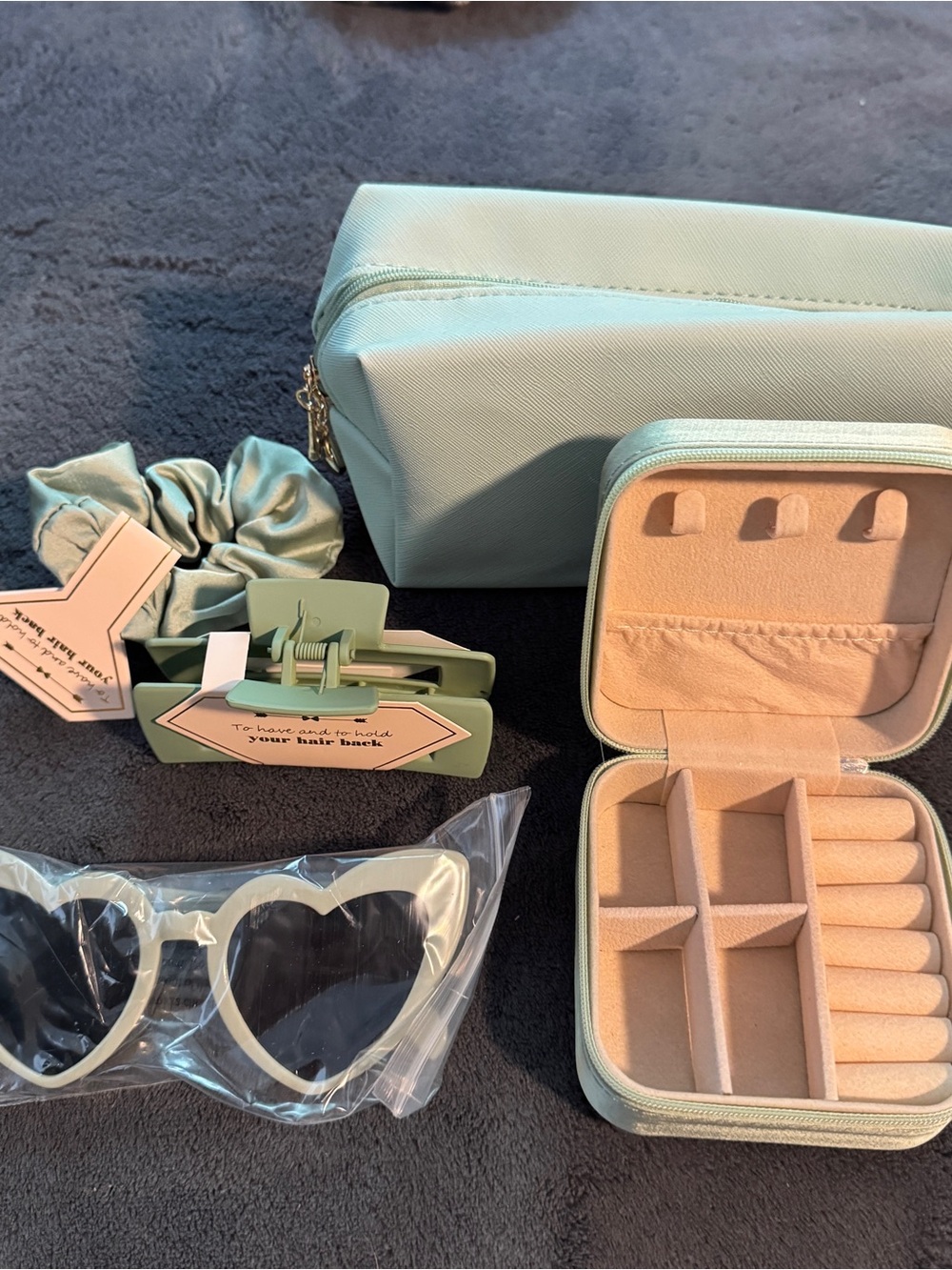New 5 Piece Sage Green Bridesmaid Gift Set Jewelry Case Bag Sunglasses